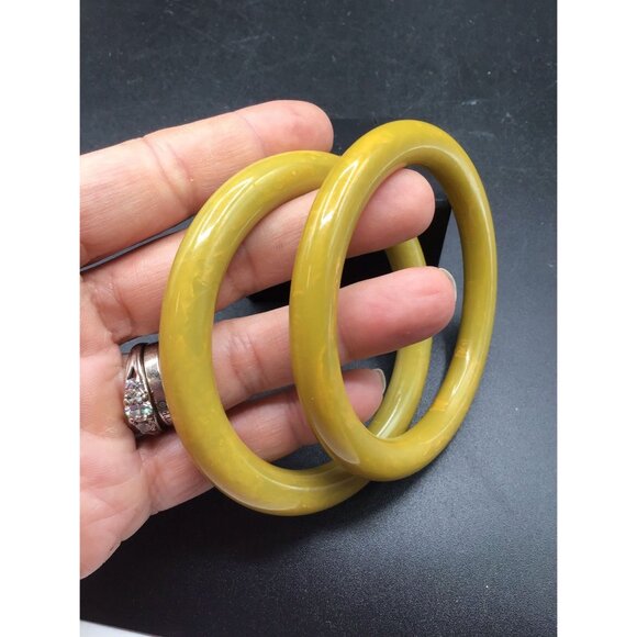 Vintage Stack Bracelets Bakelite Bangles Pair of Yellow Green Early Plastic Thin - Picture 4 of 6